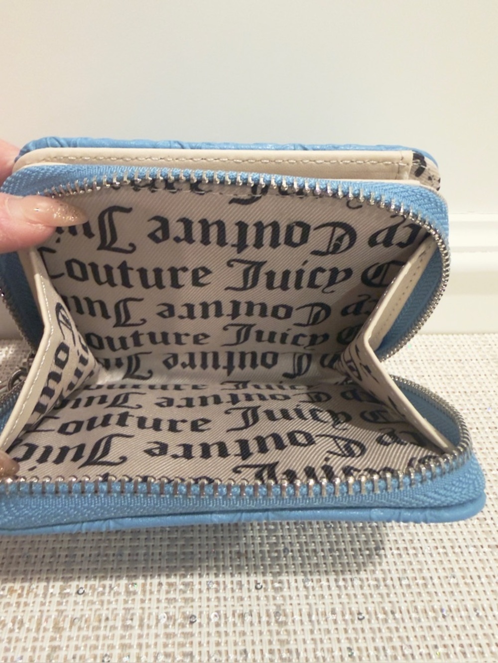 ✨🩵 Juicy Couture That Bling Blue Heritage Embossed Small Wristlet Wallet - Picture 13 of 15